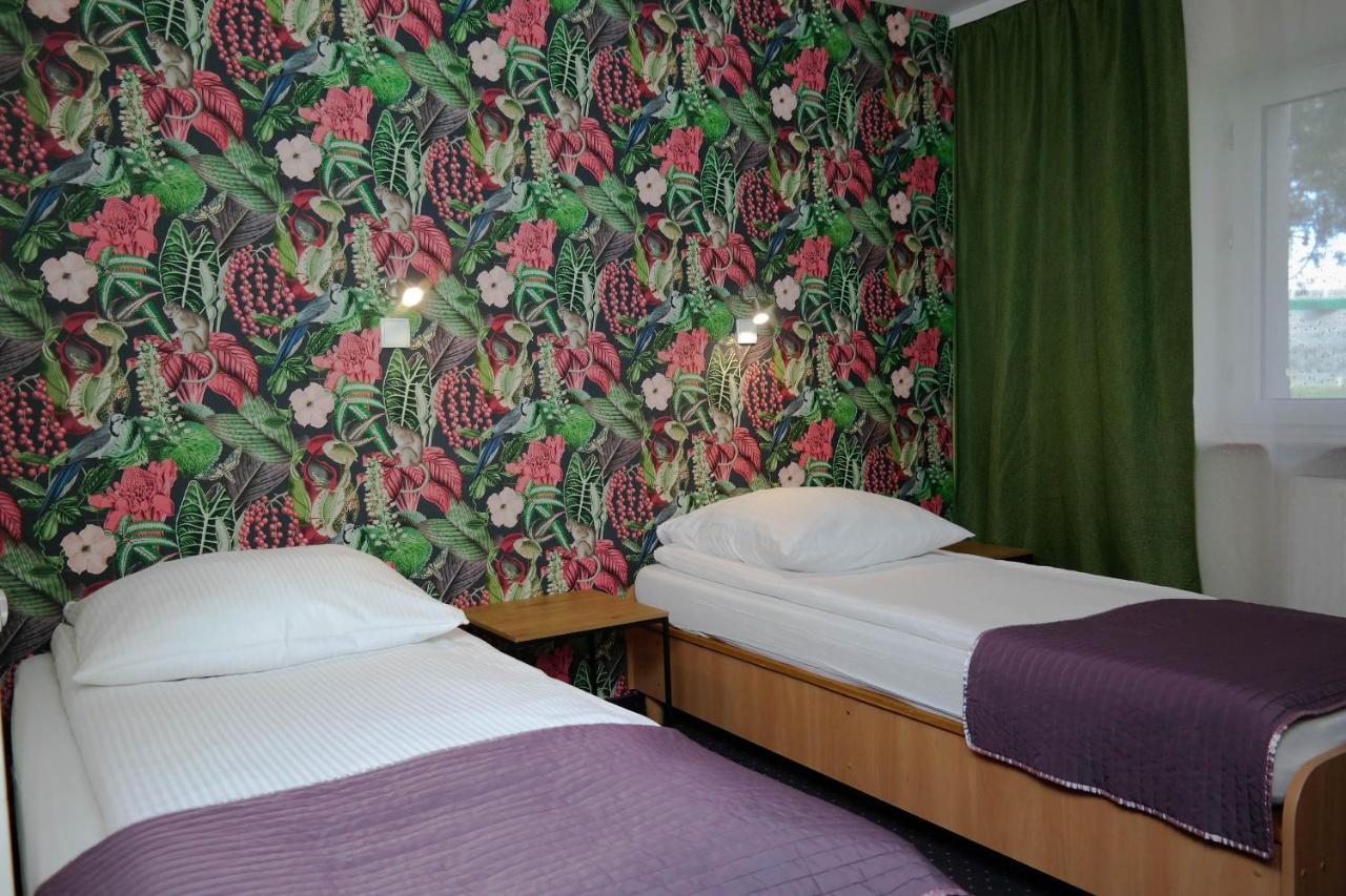 Hotel George Надажин Екстериор снимка