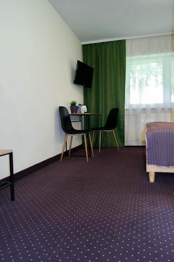 Hotel George Надажин Екстериор снимка