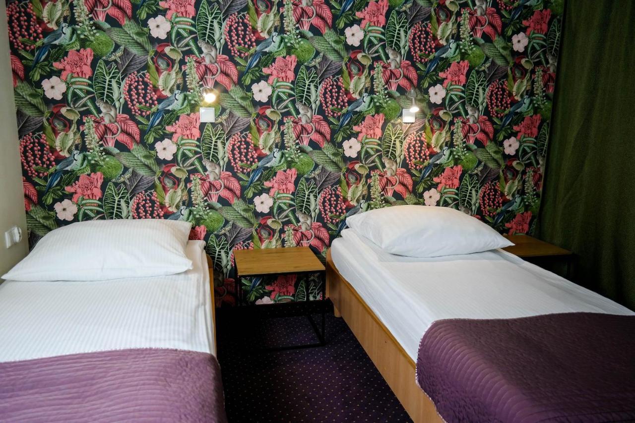 Hotel George Надажин Екстериор снимка
