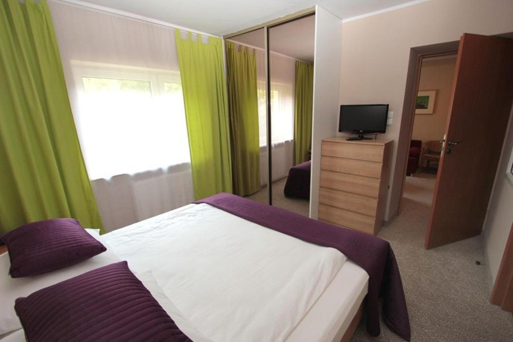 Hotel George Надажин Стая снимка