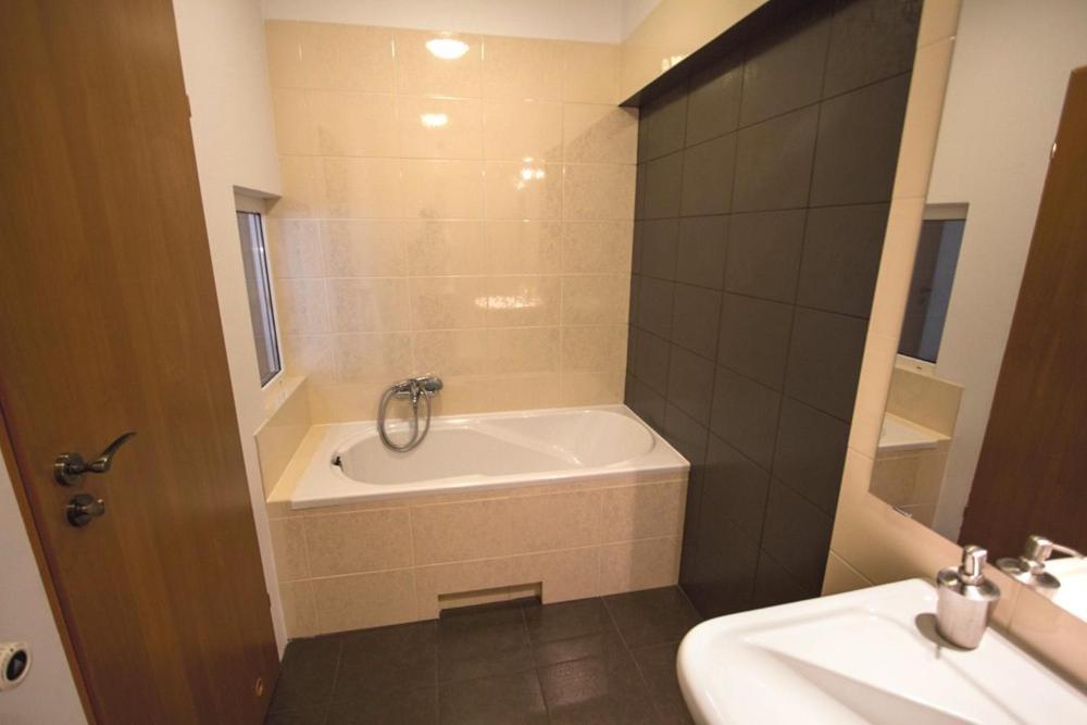 Hotel George Надажин Стая снимка